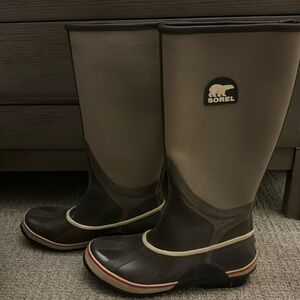 Adorable Sorel rain boots